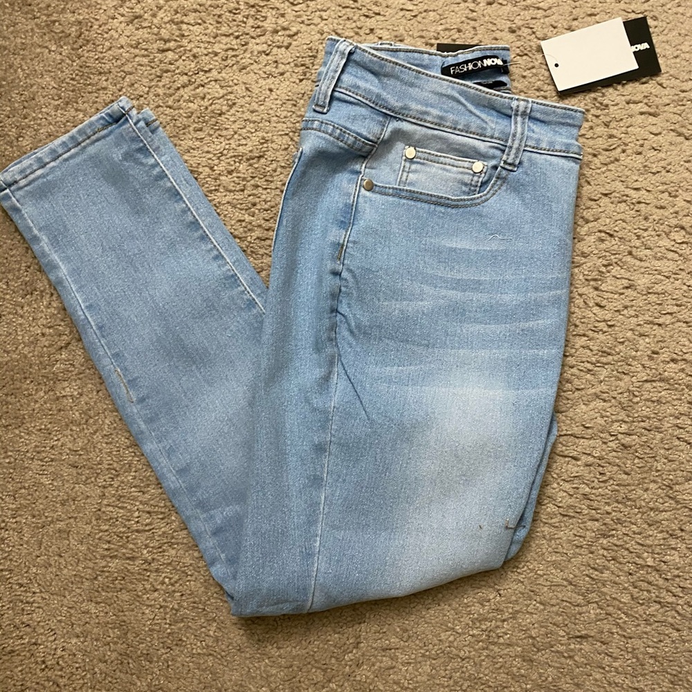 Fawn Mid Rise Skin y Jeans - light wash